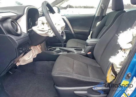 2017 Toyota Rav4 Le z USA, uszkodzony, nr VIN JTMZFREV1HJ710187